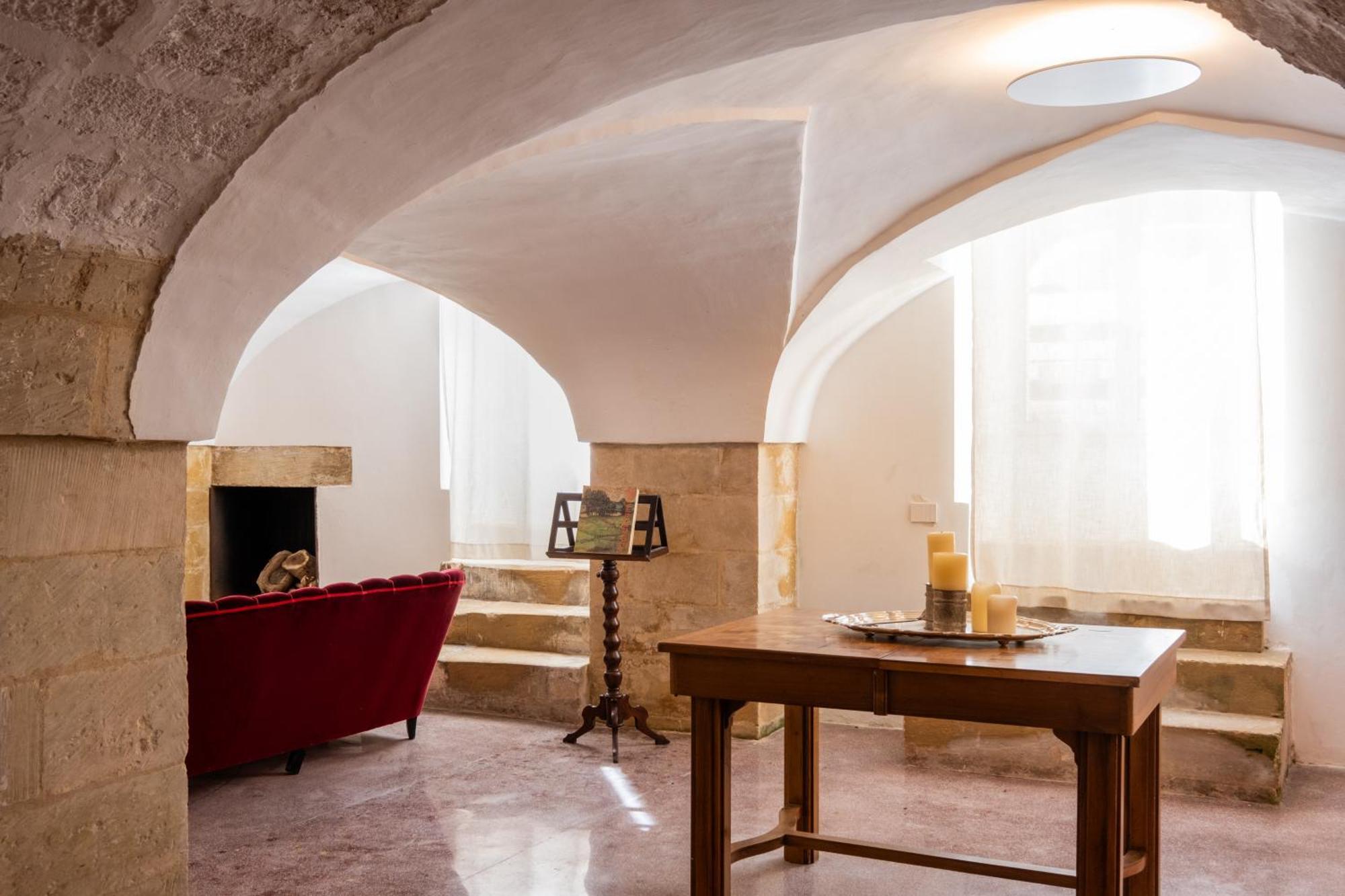 Dimora Del Vescovo Art Boutique Hotel Minervino di Lecce Luaran gambar